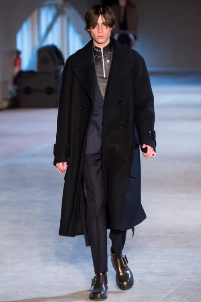 Look 10